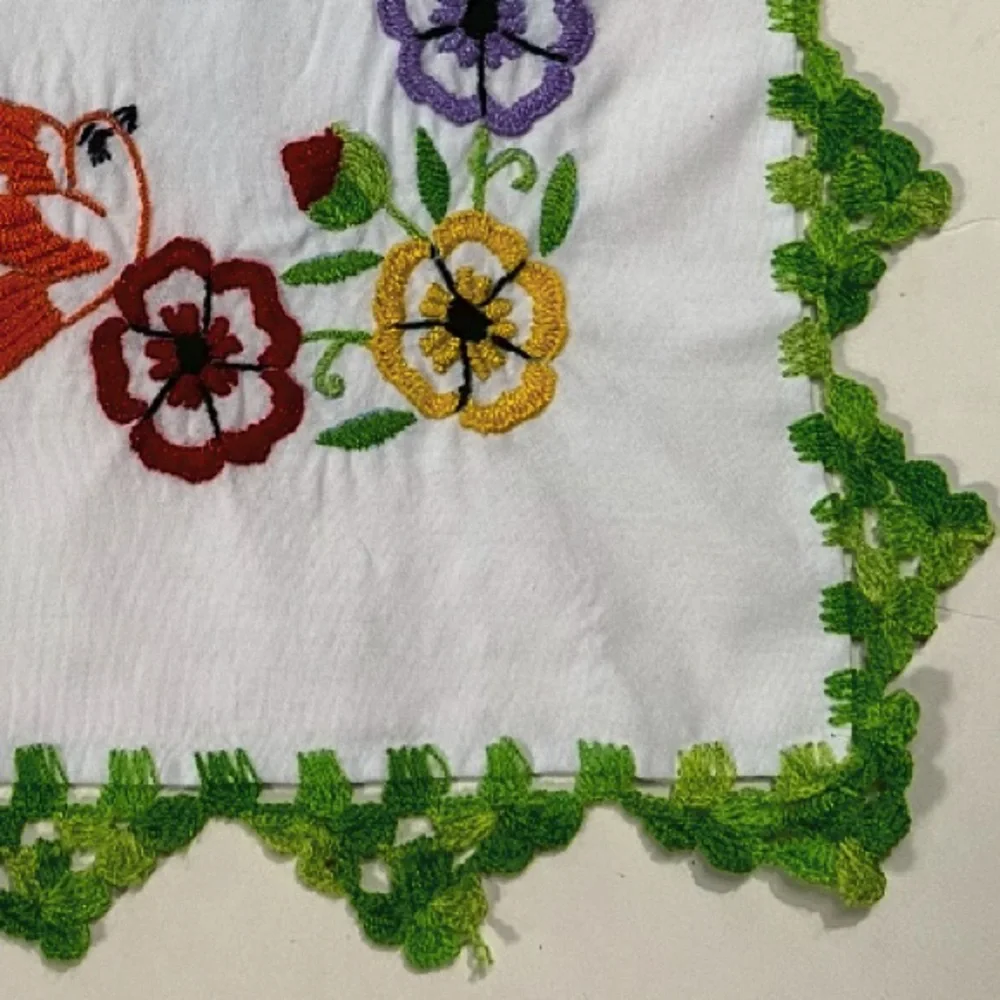 NEW Hand Made Embroidered Mexican Servilleta